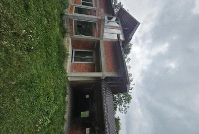 Casă cu 5 camere cu Teren 1067 Mp în Central - 1