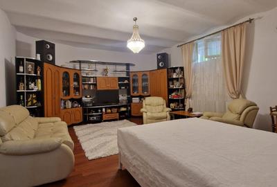 Apartament cu 4 camere - in vila -  decomandat -  Calea Călărașilor - Pta Stefan - 4