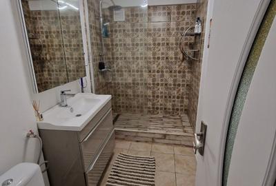 Apartament cu 3 camere semidecomandat în Independenței - 1