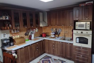 Casă cu 4 camere în 23 August (Cațelul) - 2