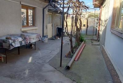 Casă cu 6 camere cu Teren 221 Mp în Central - 1