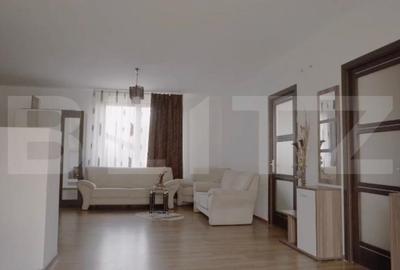Casă cu 5 camere cu Garaj în Central - 1