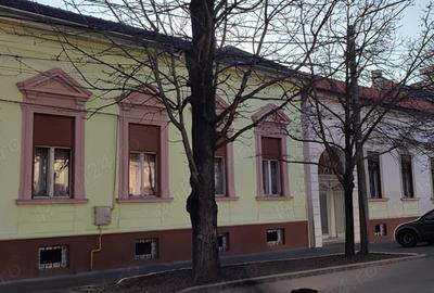 Casă cu 4 camere cu Teren 600 Mp în Intim