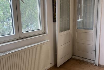 Apartament cu 3 camere decomandat în Giurgiului - 2