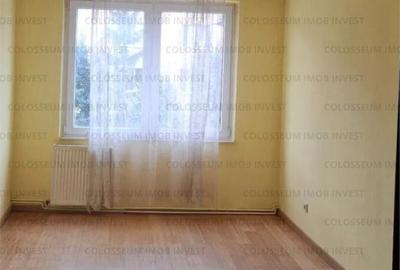 Apartament cu 4 camere decomandat în Noua
