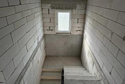 Vand casa la ro?u in zona lini?tita - 10