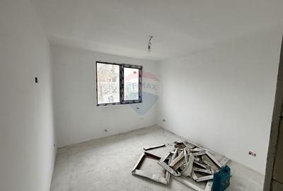 Casă cu 4 camere cu Teren 418 Mp în Golești - 10