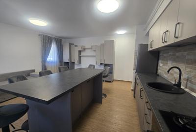 Apartament cu 3 camere decomandat, mobilat în Central