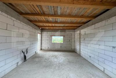 Casă cu 4 camere cu Teren 1760 Mp în Central - 2