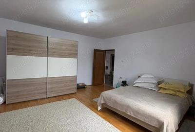 Casă cu Teren 1570 Mp în Central - 2