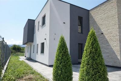 Duplex cu 5 camere cu Canalizare în Stupini - 4