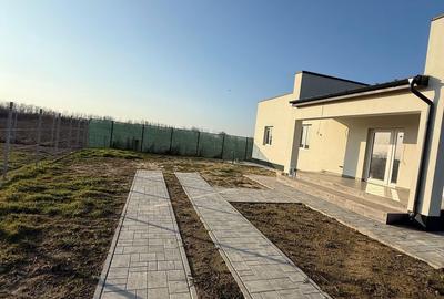 Casă cu 4 camere în Adunații-Copăceni - 2