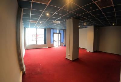 Spatiu Comercial de Inchiriat 70 mp, Fatada din Sticla, Zona Centrala! - 4