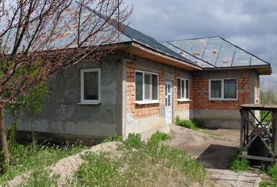 Casă cu 4 camere în Stanca - 1