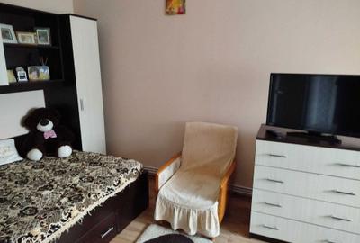 Apartament cu 2 camere decomandat în Micro 20 - 2