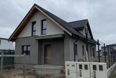 Vand casa cu mansarda - 1