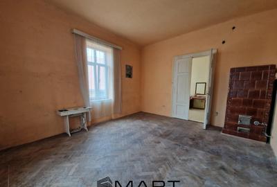 Apartament cu 3 camere semidecomandat în Central