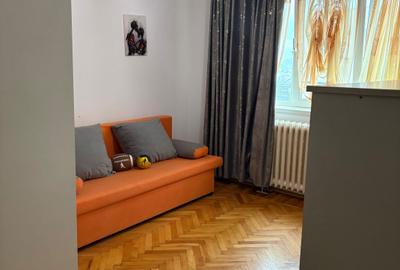 Apartament cu 3 camere decomandat în Cetate - 2