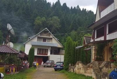 Casă cu 4 camere în Ceahlău