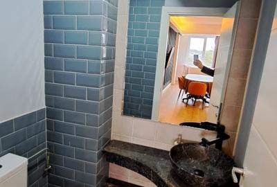 APARTAMENT 3 CAMERE   CU 3 BAI - LUX - LOC PARCARE - COMISION 0 - 17