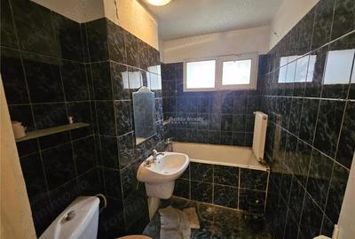 Apartament cu 2 camere semidecomandat în Micro I - 4