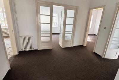 Apartament cu 4 camere decomandat în Ultracentral
