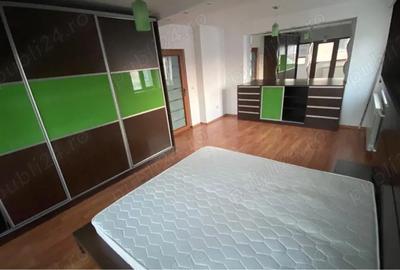 Apartament cu 4 camere semidecomandat în Central - 2