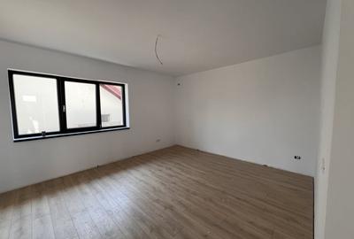 Casă cu 4 camere cu Teren 200 Mp în Micești - 7