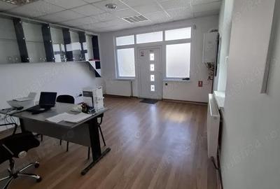 Spațiu comercial, de 55 mp, în Rovine