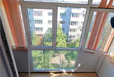 Apartament cu 3 camere semidecomandat în Micro 5 - 8