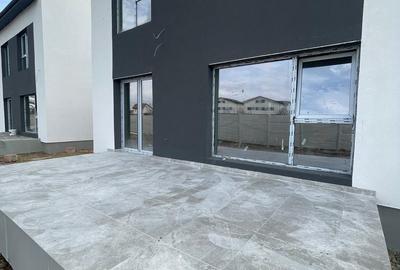 Casă cu 5 camere cu Teren 310 Mp în Central - 1