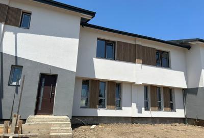Casă înșiruită de vânzare – Chiajna, str. Nucilor – 163.000 € - 5