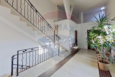 Casă cu 7 camere cu Teren 300 Mp în Domenii - 4