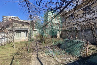 Casă individuală cu 7 camere cu Canalizare în Titulescu - 9