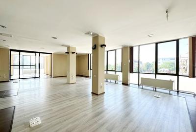 Spatiu comercial stradal cu locuri de parcare privata - 11