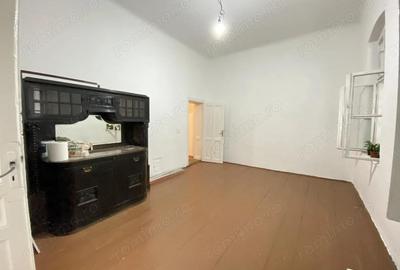 Apartament cu 5 camere decomandat în Traian - 5