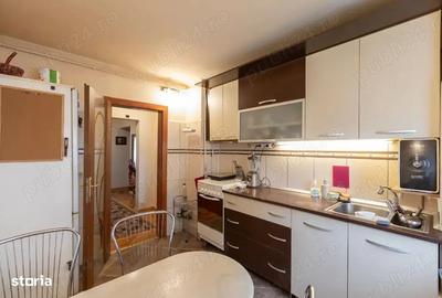 Apartament cu 4 camere decomandat, mobilat în Centrul Civic