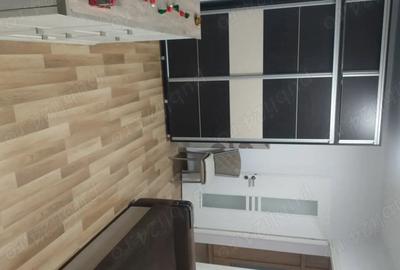 Garsonieră decomandată, mobilată în Sânpetru - 8