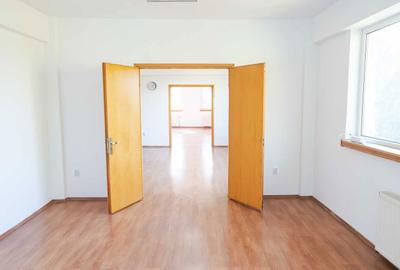 Spațiu comercial, de 680 mp, în Central - 3