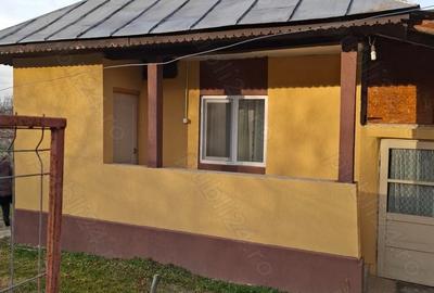 Casă cu 3 camere în Romanești - 1