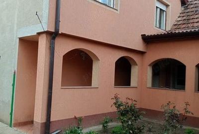 Casă cu 5 camere în Central - 8