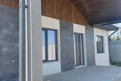 Casă cu 4 camere în Cazasu - 3