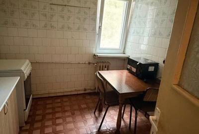 Apartament cu 4 camere semidecomandat în Pielești