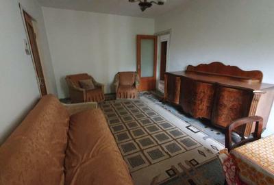 Apartament semidecomandat în Tei