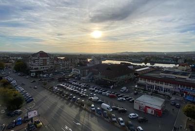 Apartament cu 3 camere decomandat în Ultracentral