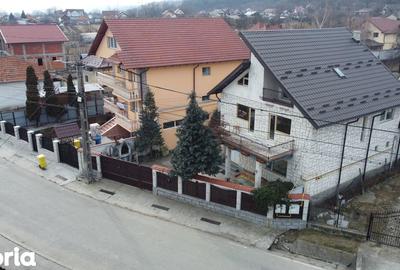 Casă cu 4 camere cu Teren 200 Mp în Central