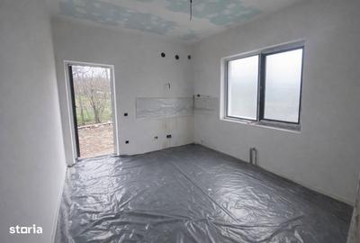 Casă cu 3 camere cu Teren 420 Mp în Tomești - 10