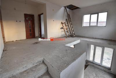 Casă cu 9 camere cu Teren 2403 Mp în Central - 9