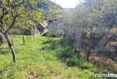 Casă cu 5 camere cu Teren 1000 Mp în Central