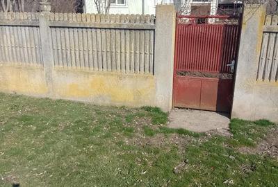 Casă cu Teren 1600 Mp în Cioroiași - 1